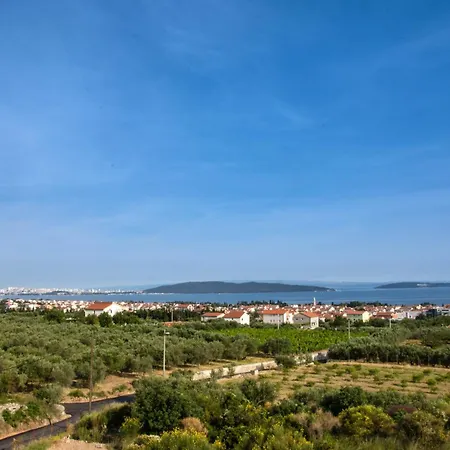 Larus Apartament *