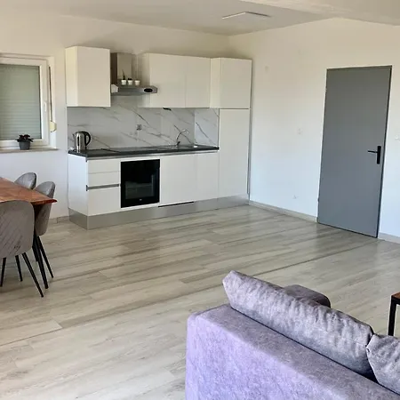 Larus Apartment Kastel Luksic