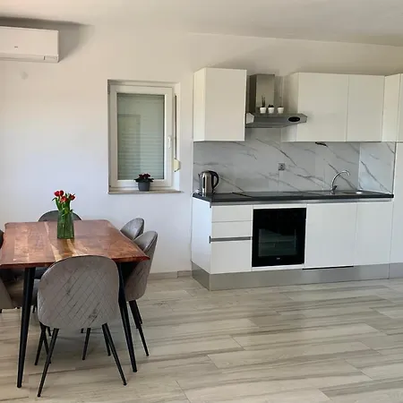 Apartment Larus Kastel Luksic