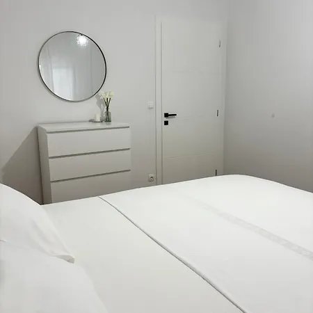 Larus Apartment *