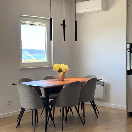 Larus Διαμέρισμα Kaštel Lukšić